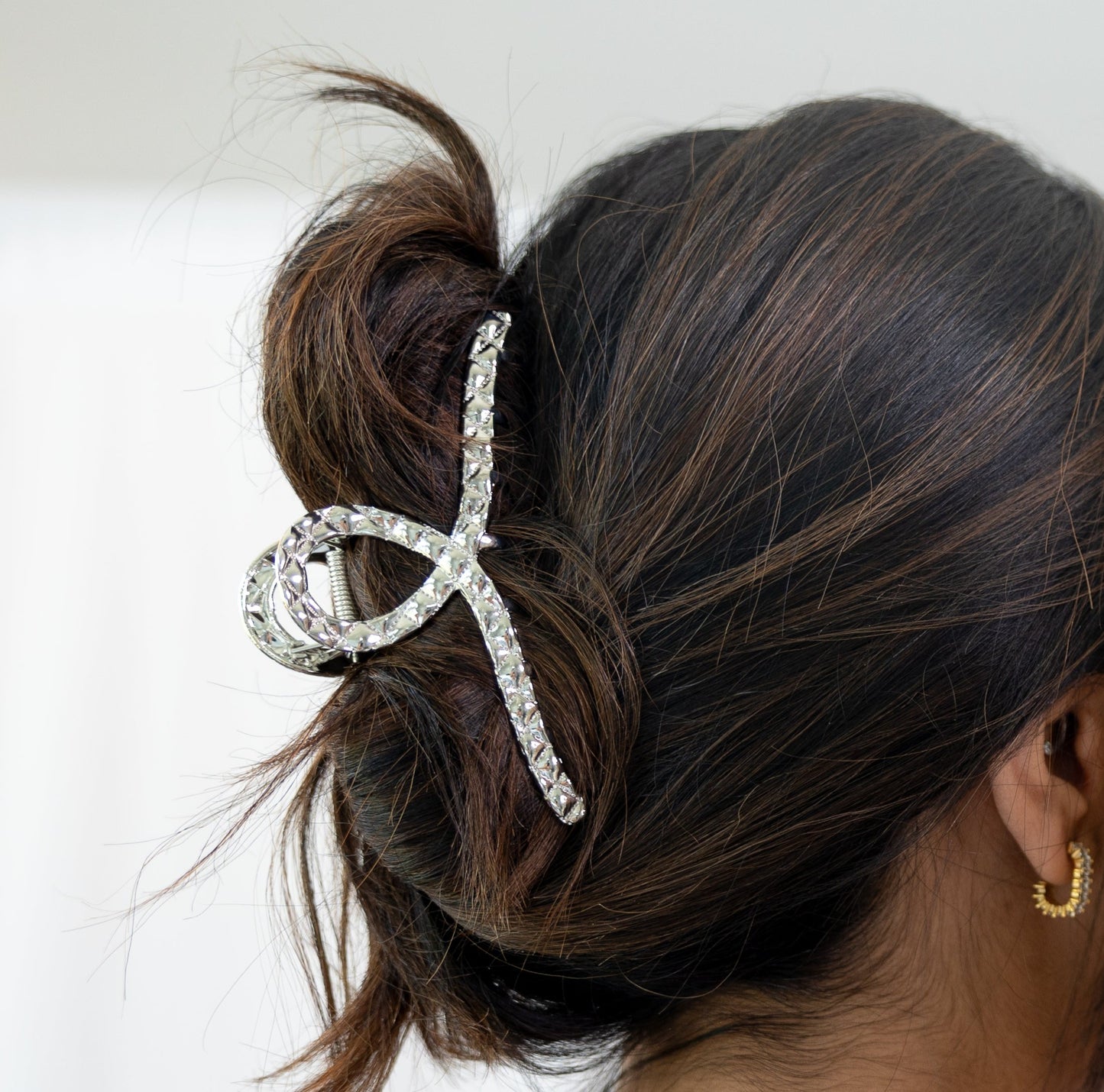girl wearing silver metal hair clip