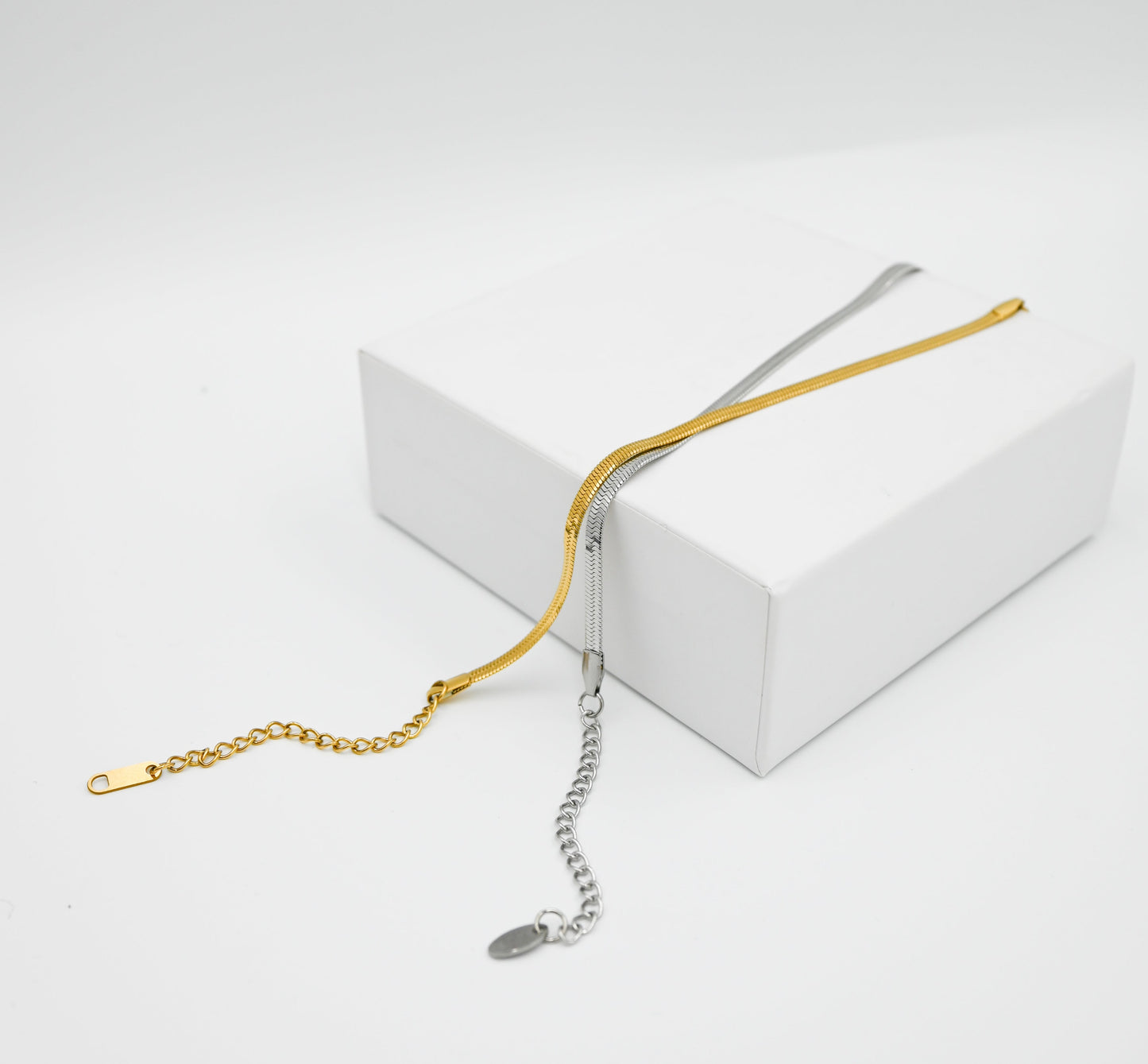 2 herringbone bracelets in gold and silver