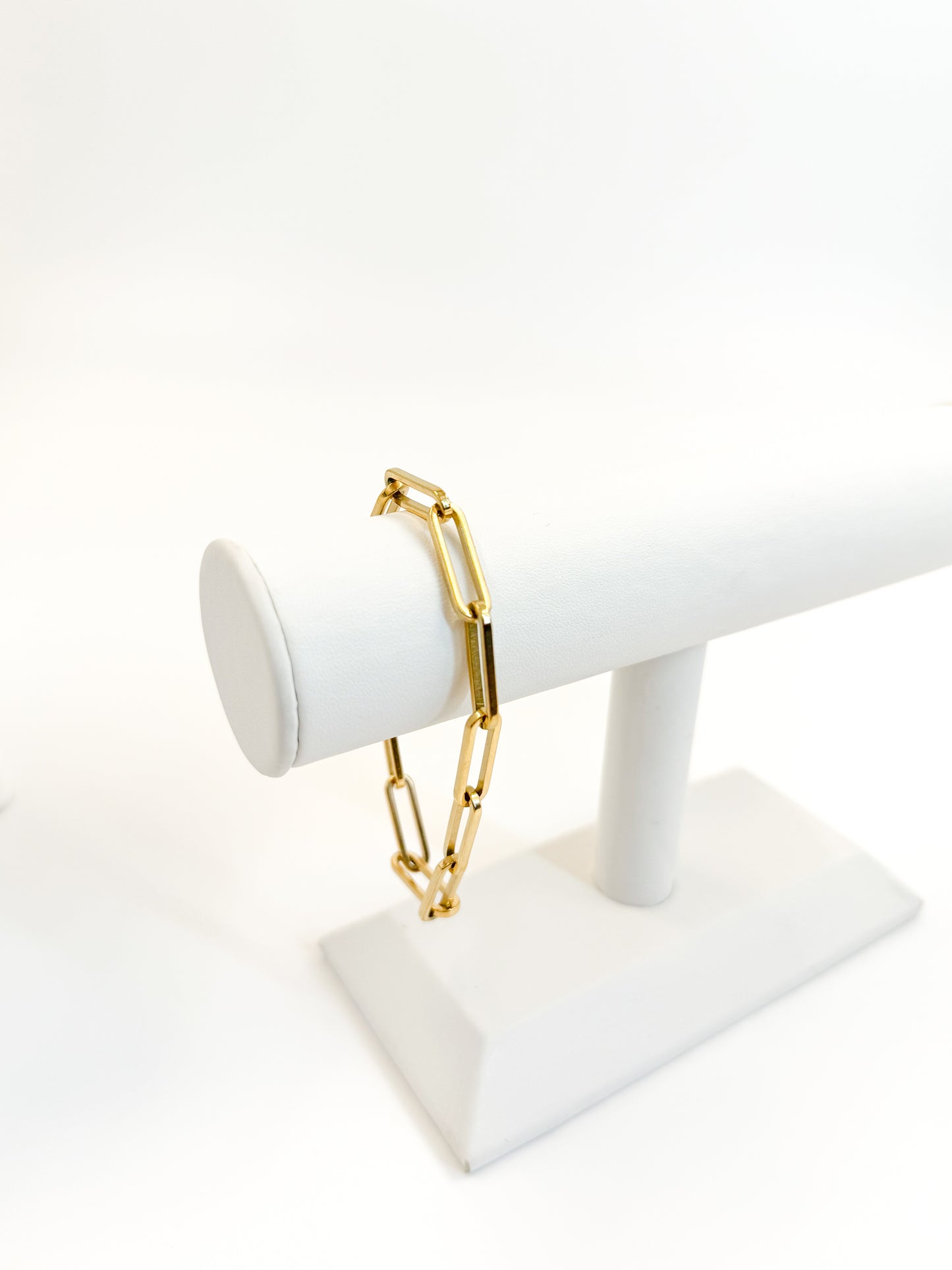 paper clip link style bracelet in gold
